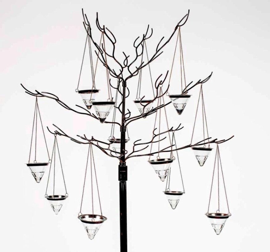 Hanging metal votive wreath